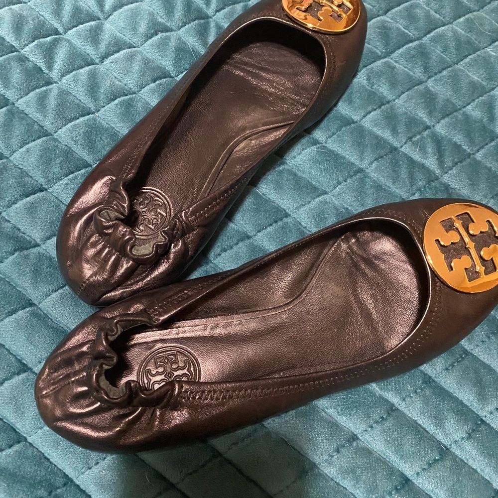 TBReva black flats. Excellent pre love condition